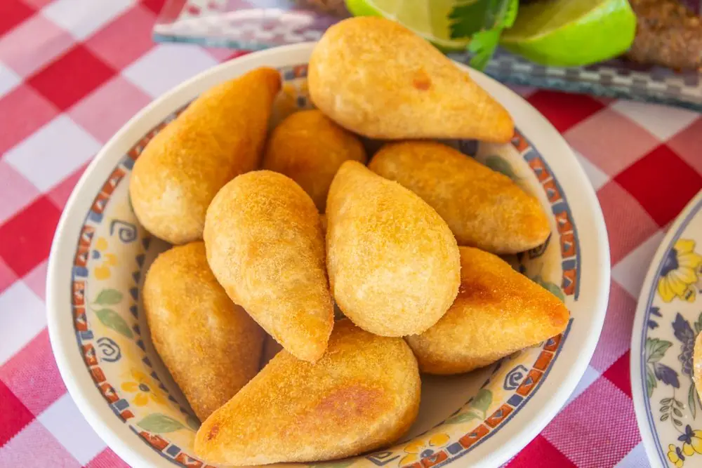 Salgadinhos de festa produzidos na cozinha do Festvall